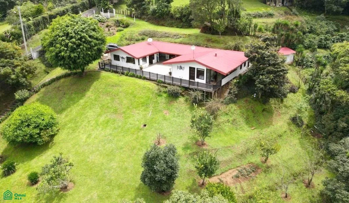Hermosa casa en Heredia ubicada en las montañas rodeada de naturaleza