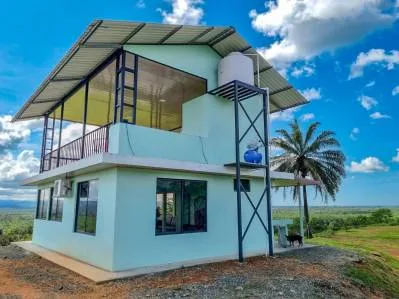 Descubra un rancho cerca de Palmar, Costa Rica, con casa, cabaña, pastos y potencial de desarrollo., photo 2
