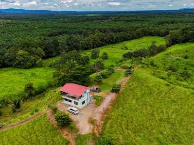 Descubra un rancho cerca de Palmar, Costa Rica, con casa, cabaña, pastos y potencial de desarrollo., photo 3