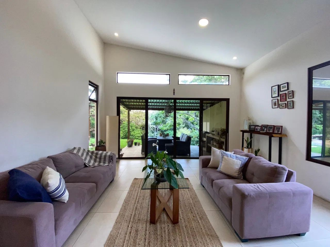 VENTA DE CASA DE UNA PLANTA EN CONDOMINIO - RIO ORO, SANTA ANA
