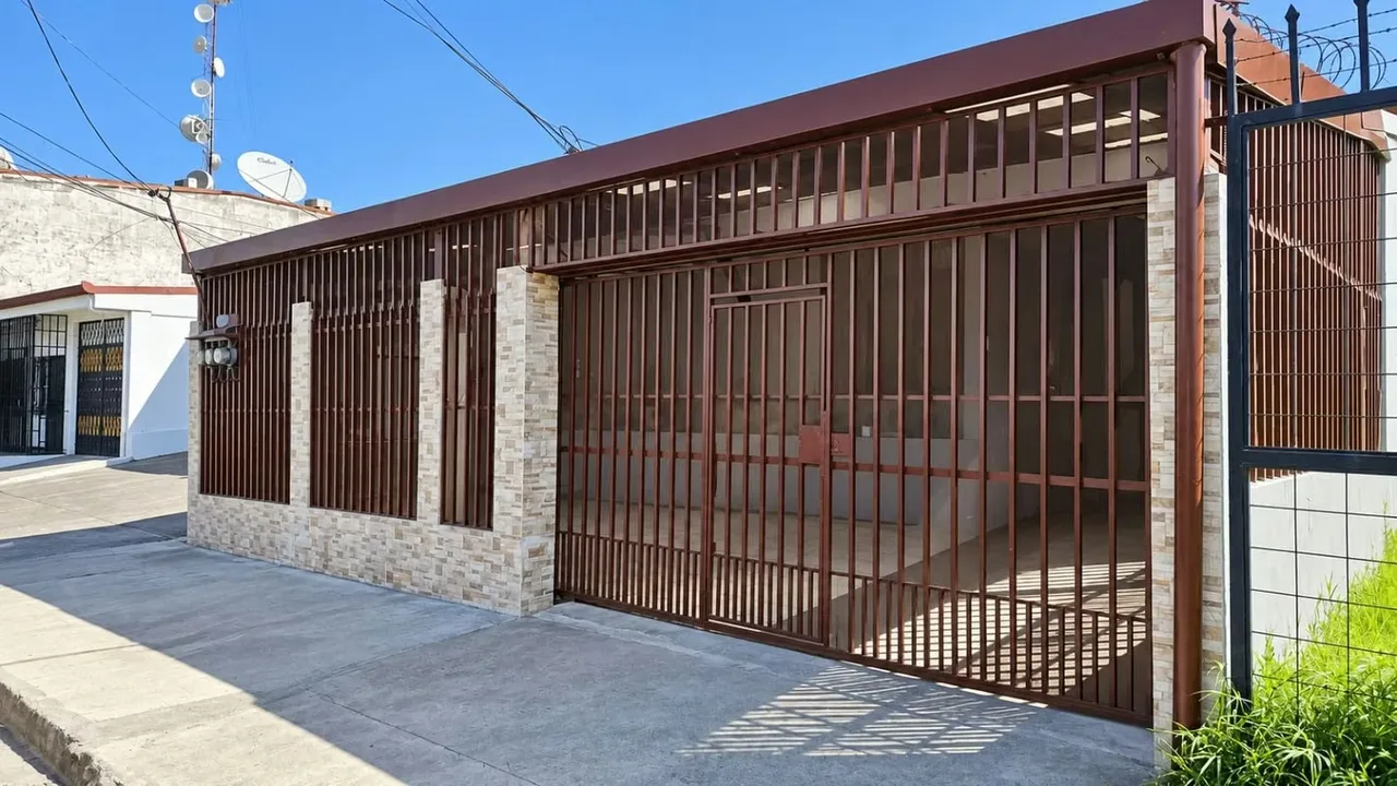 Apartamento en alquiler en Rohrmoser, Geroma, con una distribución funcional que permite utilizar la tercera habitación como dormitorio u oficina para trabajar desde casa.