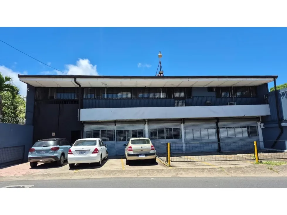 Venta de Bodega, Centro de Barva de Heredia (Con oficinas y apartamento)