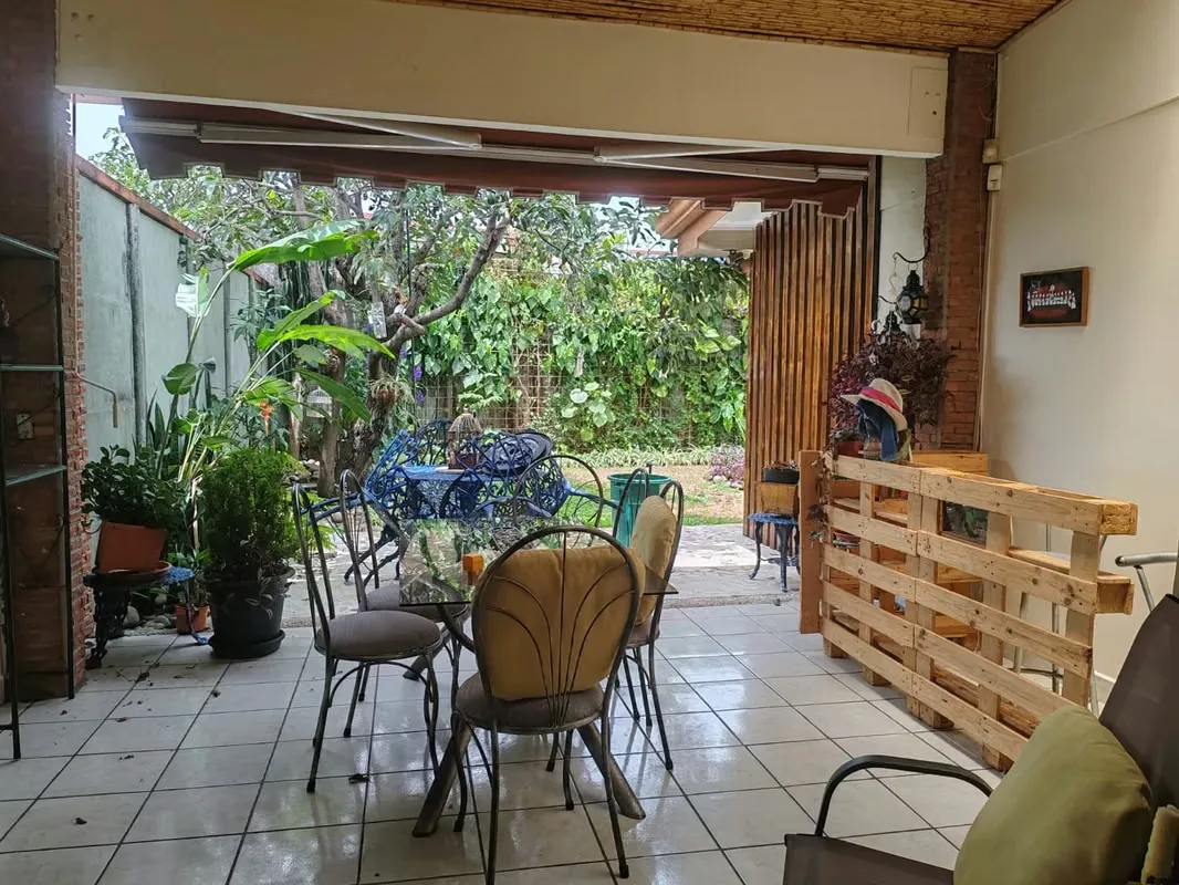 ONE LEVEL 3 BEDROOM HOUSE in front of nice park