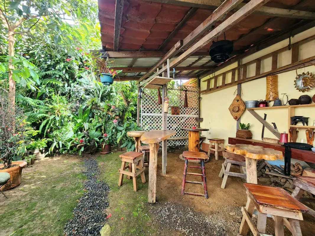 Se vende amplia propiedad de 2 niveles, en la que se alquilan habitaciones bajo modalidad de pensión., photo 2