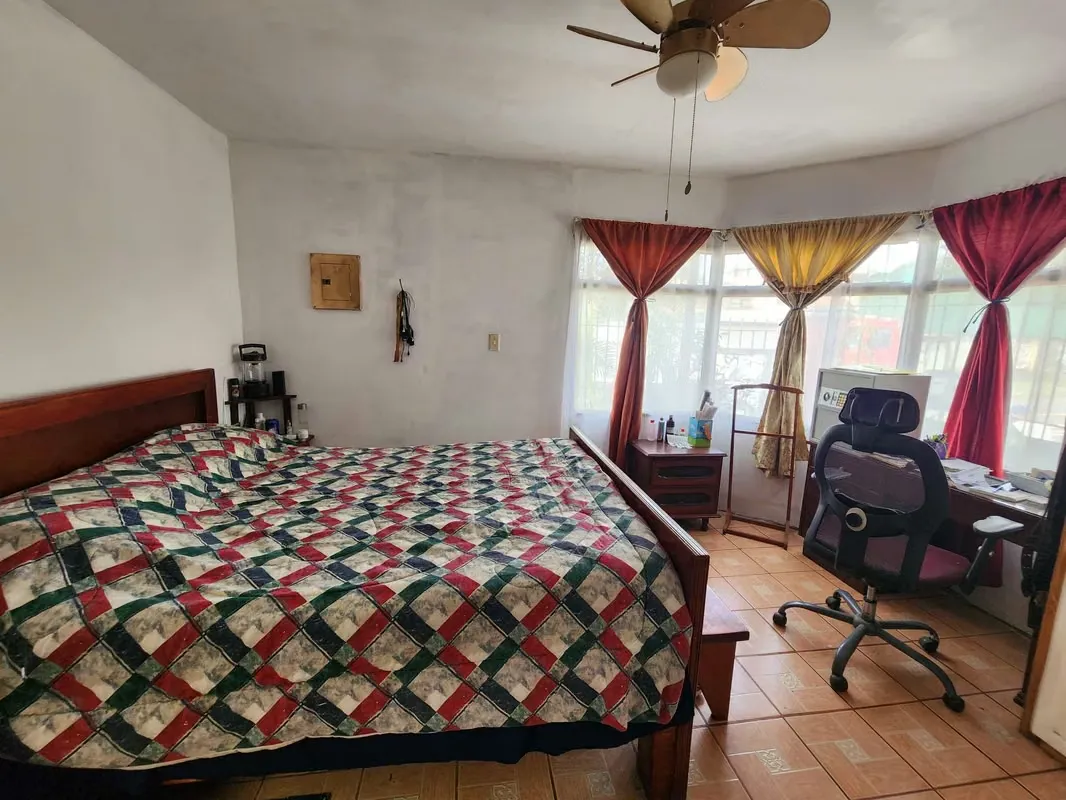 Se vende amplia propiedad de 2 niveles, en la que se alquilan habitaciones bajo modalidad de pensión., photo 12