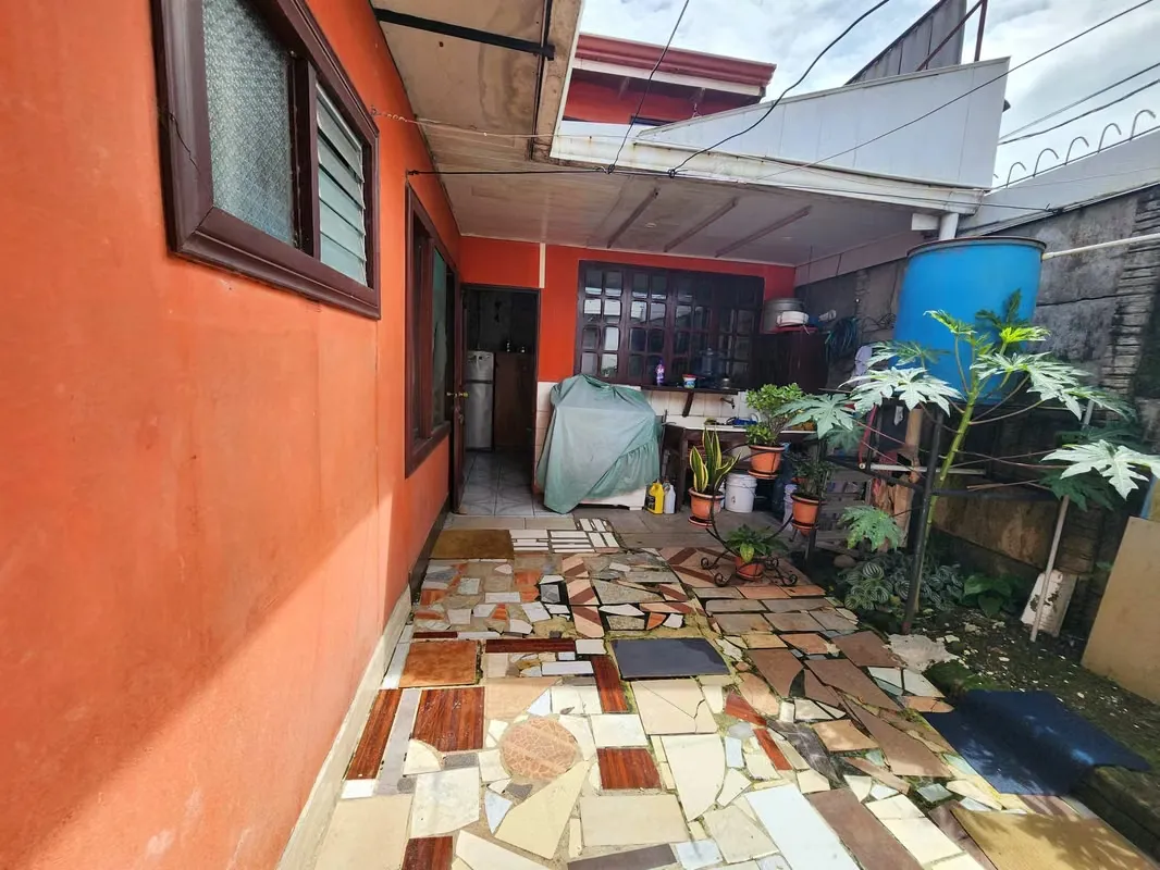 Se vende amplia propiedad de 2 niveles, en la que se alquilan habitaciones bajo modalidad de pensión., photo 4