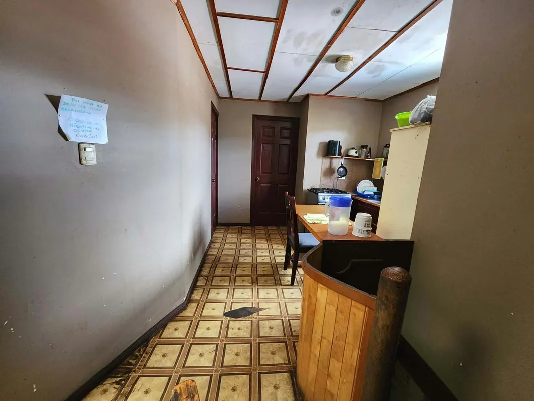 Se vende amplia propiedad de 2 niveles, en la que se alquilan habitaciones bajo modalidad de pensión., photo 6