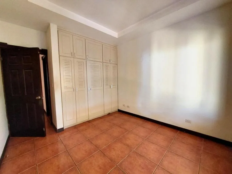 Venta de Casa de una planta con 4 habitaciones en Escazú Centro - Venta en Escazú, photo 4