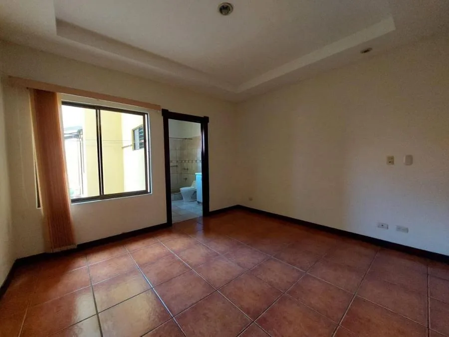 Venta de Casa de una planta con 4 habitaciones en Escazú Centro - Venta en Escazú, photo 9
