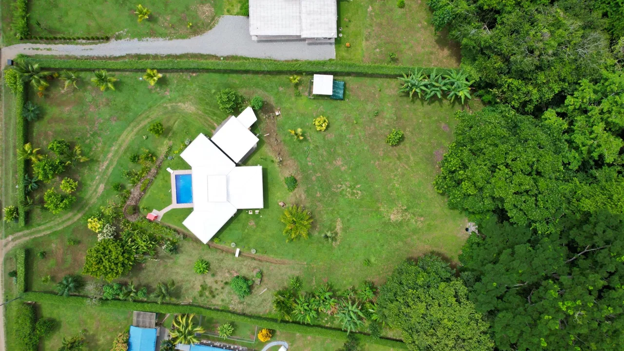 CONTEMPORARY TROPICAL RETREAT WITH A LARGE LOT, IN OJOCHAL – 2 ACRES, photo 2