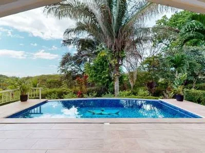 Encantadora casa de 3 dormitorios en una superficie exuberante con vista al mar, photo 2