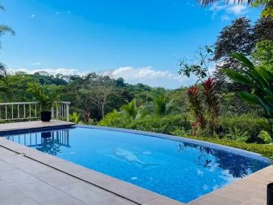 Encantadora casa de 3 dormitorios en una superficie exuberante con vista al mar, photo 3