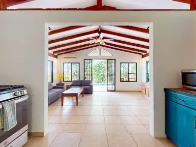 Encantadora casa de 3 dormitorios en una superficie exuberante con vista al mar, photo 9