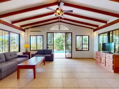 Encantadora casa de 3 dormitorios en una superficie exuberante con vista al mar, photo 10