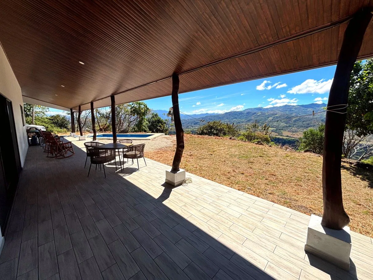 Unique style home and guest home with big views in gated countryside Atenas community. – 400051521113