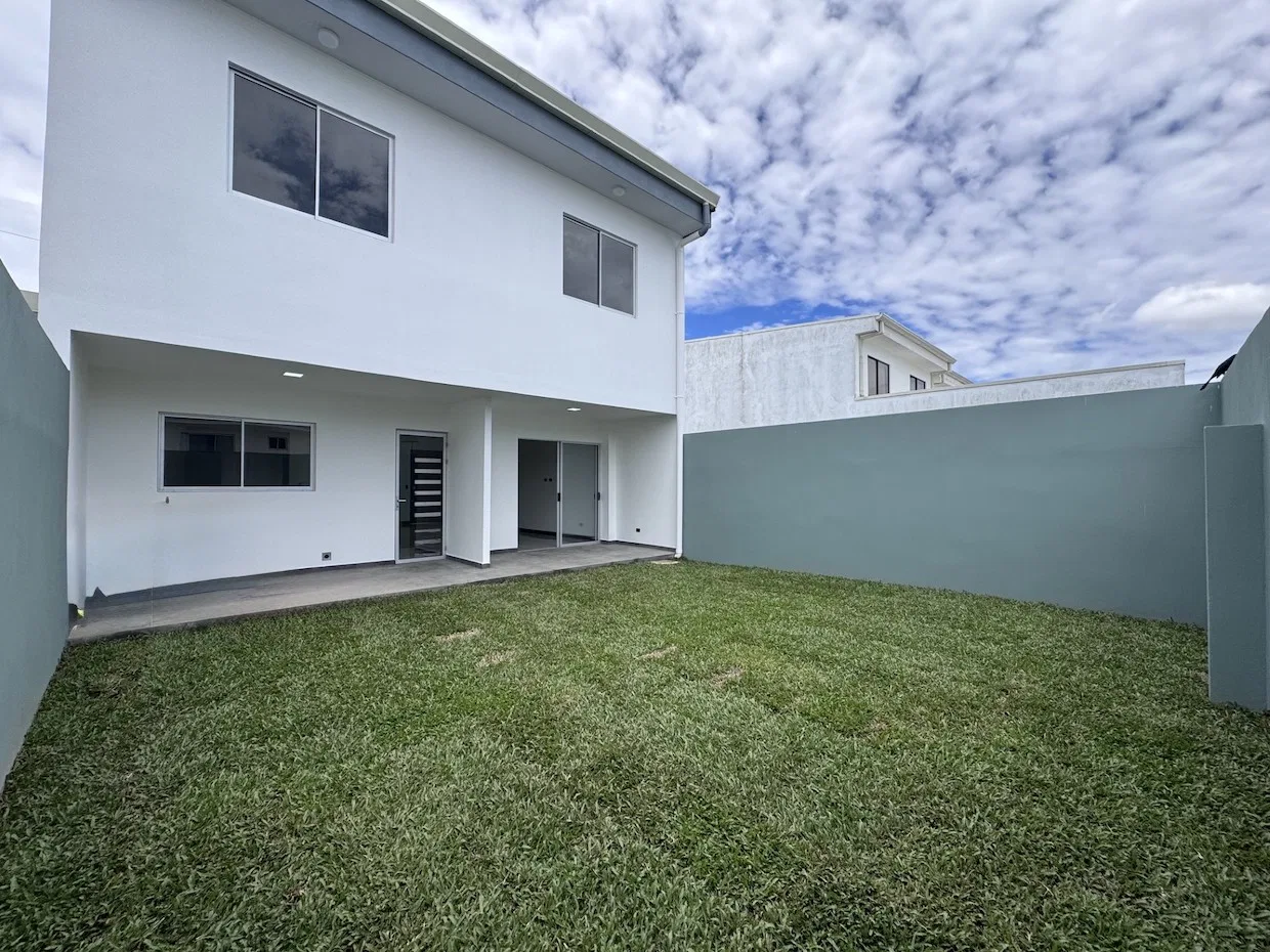 Tres Ríos: Patios que Enamoran! Casa en Condominio a Estrenar con Amplios Espacios