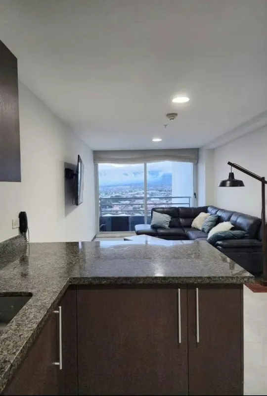 Se alquila apartamento en Condominio Torres de Paseo Colón. Apartamento con vista norte y sur. Línea blanca de lujo. Cama king con colchón altamente confortable., photo 8