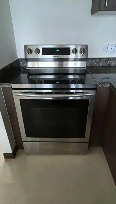 Se alquila apartamento en Condominio Torres de Paseo Colón. Apartamento con vista norte y sur. Línea blanca de lujo. Cama king con colchón altamente confortable., photo 10