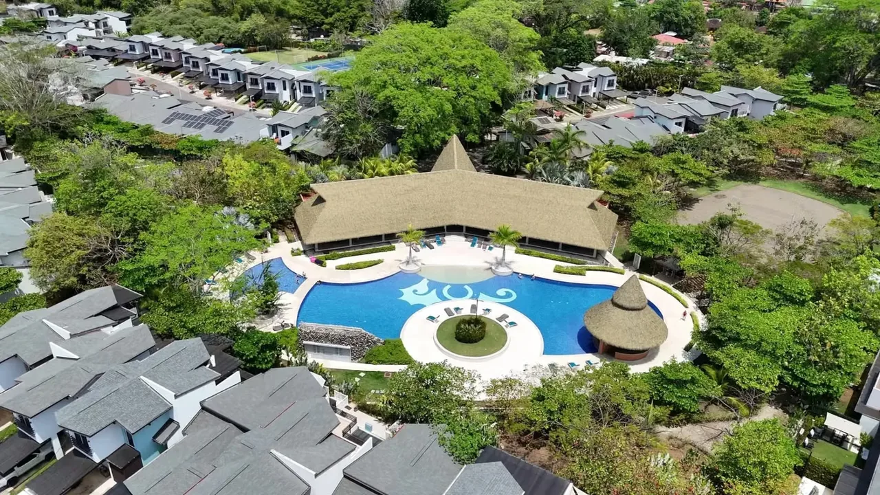 Welcome to this stunning modern residence, perfectly situated in the desirable coastal town of Jacó. This meticulously designed 2 master bedrooms, ..., photo 5
