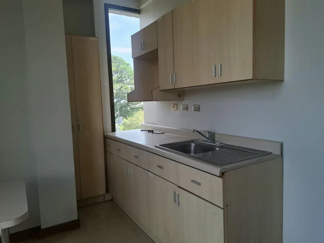 La oficina se ubica en el segundo piso de edificio Nunciatura, cuenta con seguridad 24/7, tres parqueos privados, parqueos para clientes., photo 2