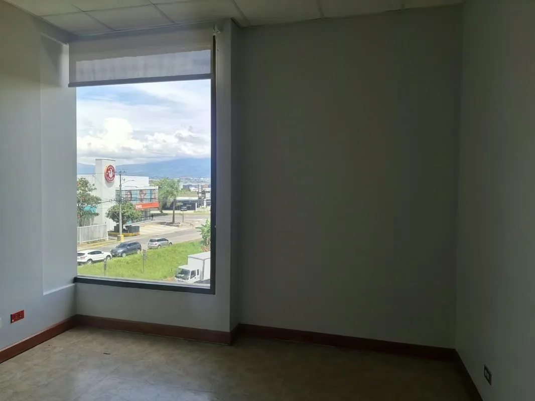 La oficina se ubica en el segundo piso de edificio Nunciatura, cuenta con seguridad 24/7, tres parqueos privados, parqueos para clientes., photo 10