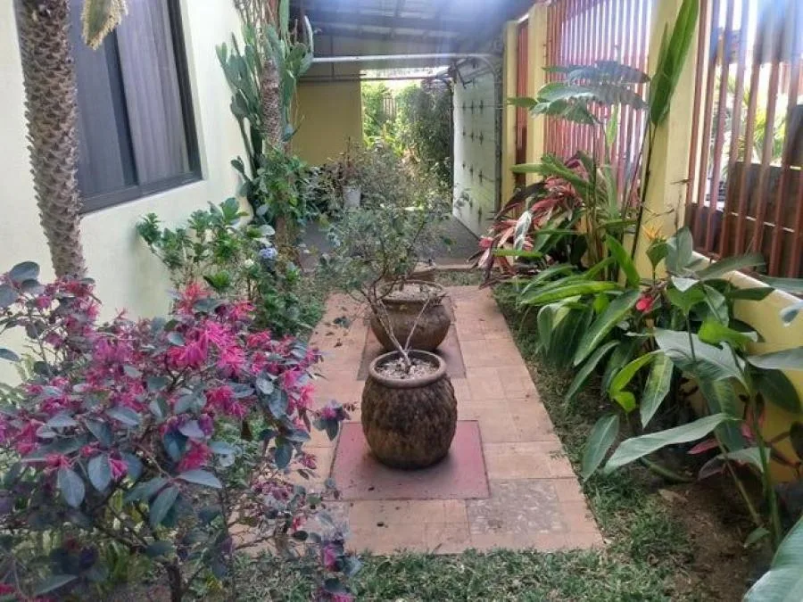 Casa esquinera con amplia area verde en condominio ubicado en El Carmen de Guadalupe RAH 231304 - Venta en Goicoechea, photo 11