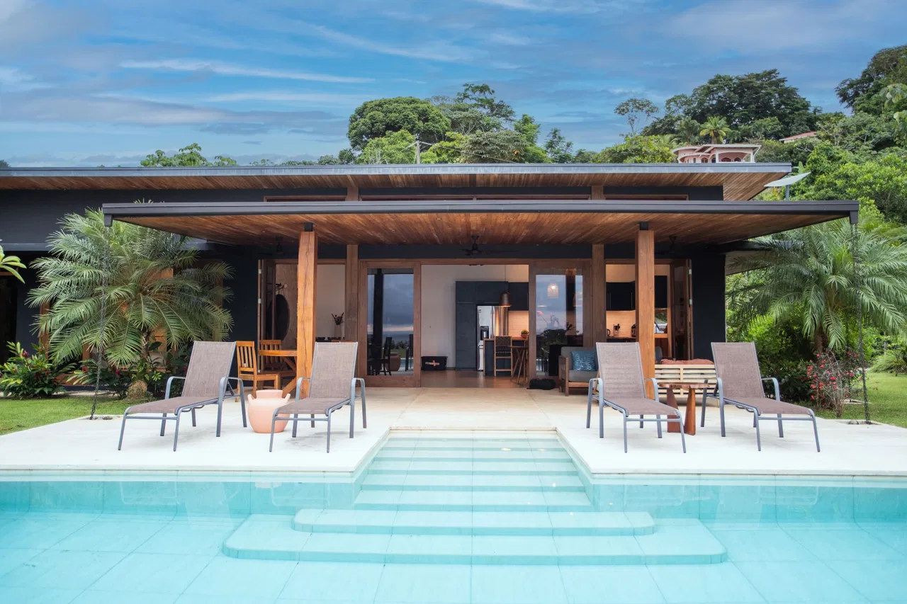 PROPERTY WITH THREE BEDROOM AND PANORAMIC VIEWS OF THE OCEAN, IN OJOCHAL – 0.54 ACRES