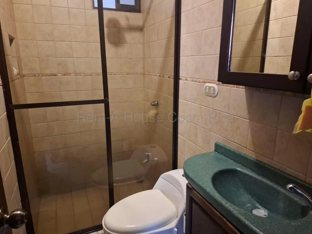 ¡Descubre una casa con espacios versátiles en un residencial de Mata de Plátano, Guadalupe! Esta propiedad de varios niveles combina una distribución dinámica con áreas que puedes ..., photo 5
