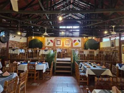 Venta de restaurante + inmueble + marca — Activo de Inversión con Flujo — Heredia