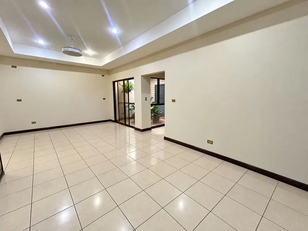 Casa diseñada para brindar máxima comodidad, privacidad y accesibilidad en una de las zonas con mayor plusvalía y desarrollo corporativo en Belén.