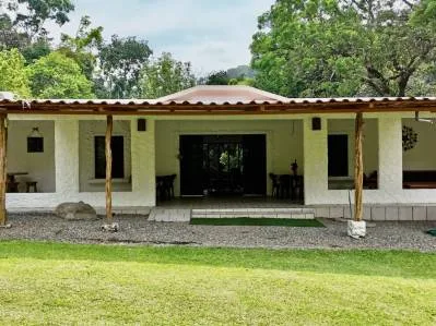 Encantadora casa 2+2 junto a un río con piscinas, photo 2