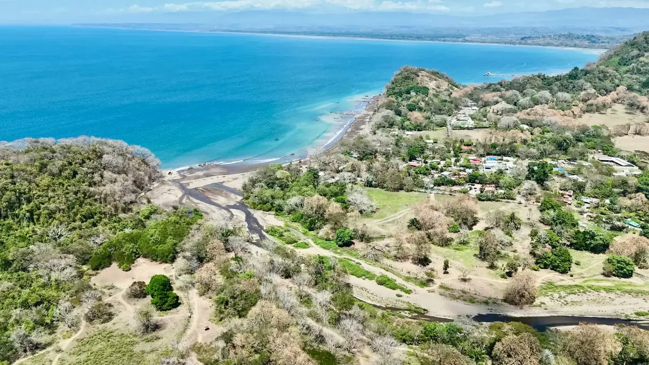 This unparalleled 45-hectare (approximately 111.96 acres) oceanfront property in Tárcoles, Puntarenas, Costa Rica, represents an extraordinary opportunity for visionary developers and ...