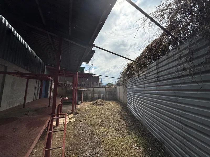 1 Bed Commercial To Rent in Belen, photo 9