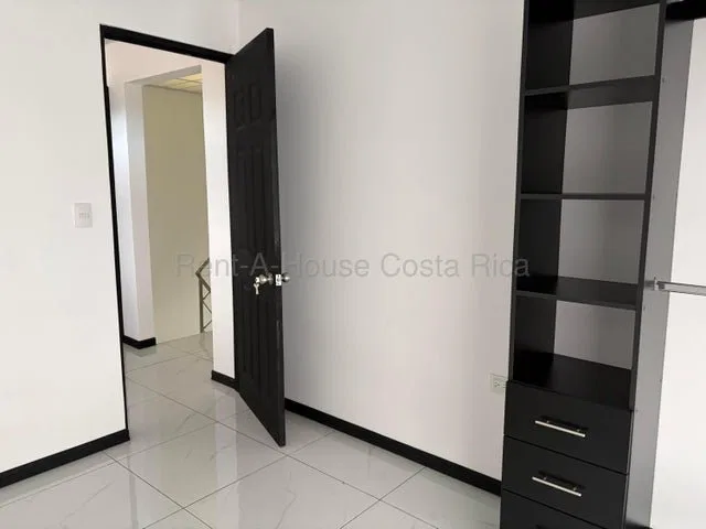 Venta de Casa Esquinera en Tibás-San Juan. RAH 27-227 - Venta en Tibás, photo 5