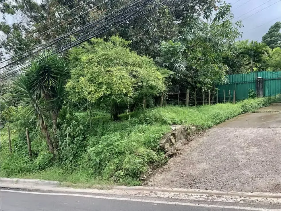 OPORTUNIDAD PARA INVERSIÓN - Venta de lote con uso residencial y comercial ubicado en estratégica zona de San Rafael de Escazú e ideal para desarrollo habitacional con locales ...