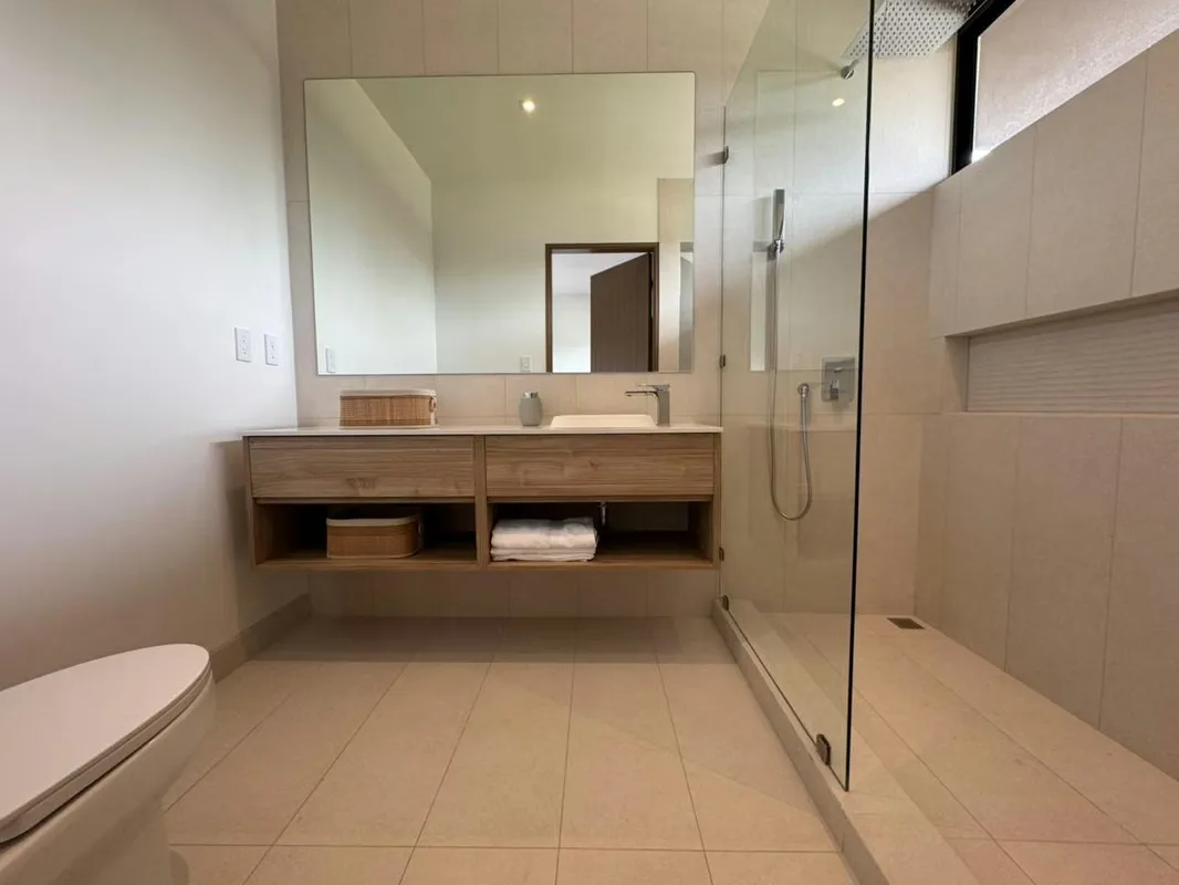 Descubre la perfecta combinación de exclusividad y naturaleza en este moderno proyecto de diecisiete unidades en condominio, ubicado en la prestigiosa zona de Ulloa, Heredia. Esta casa ..., photo 9