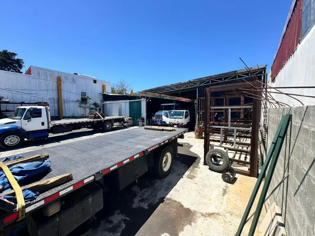 Mercedes Norte de Heredia, in the vicinity of the Automercado, is located this commercial property with a total land of 1163 square meters, consisting of two lots of 512 and 851 square ..., photo 5
