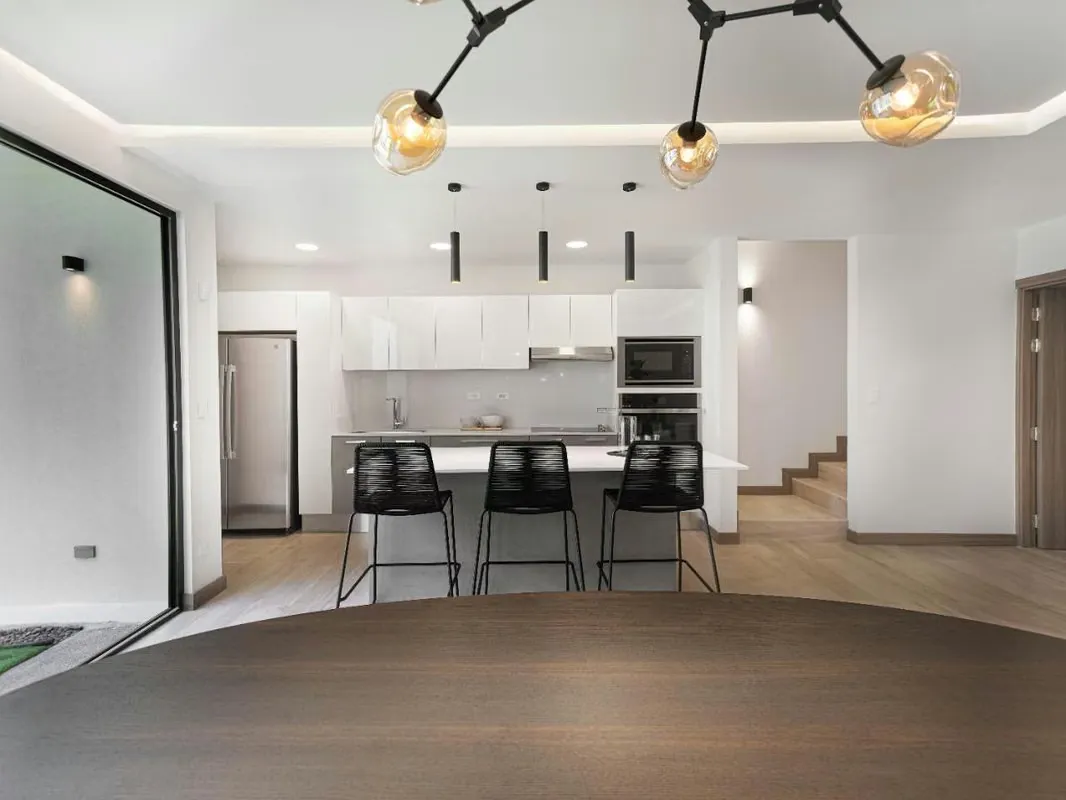 This beautiful condominium has an excellent and privileged location in Pozos de Santa Ana. With quick access to Route 27 and in turn to the old highway that connects to Escazú, as well ..., photo 2