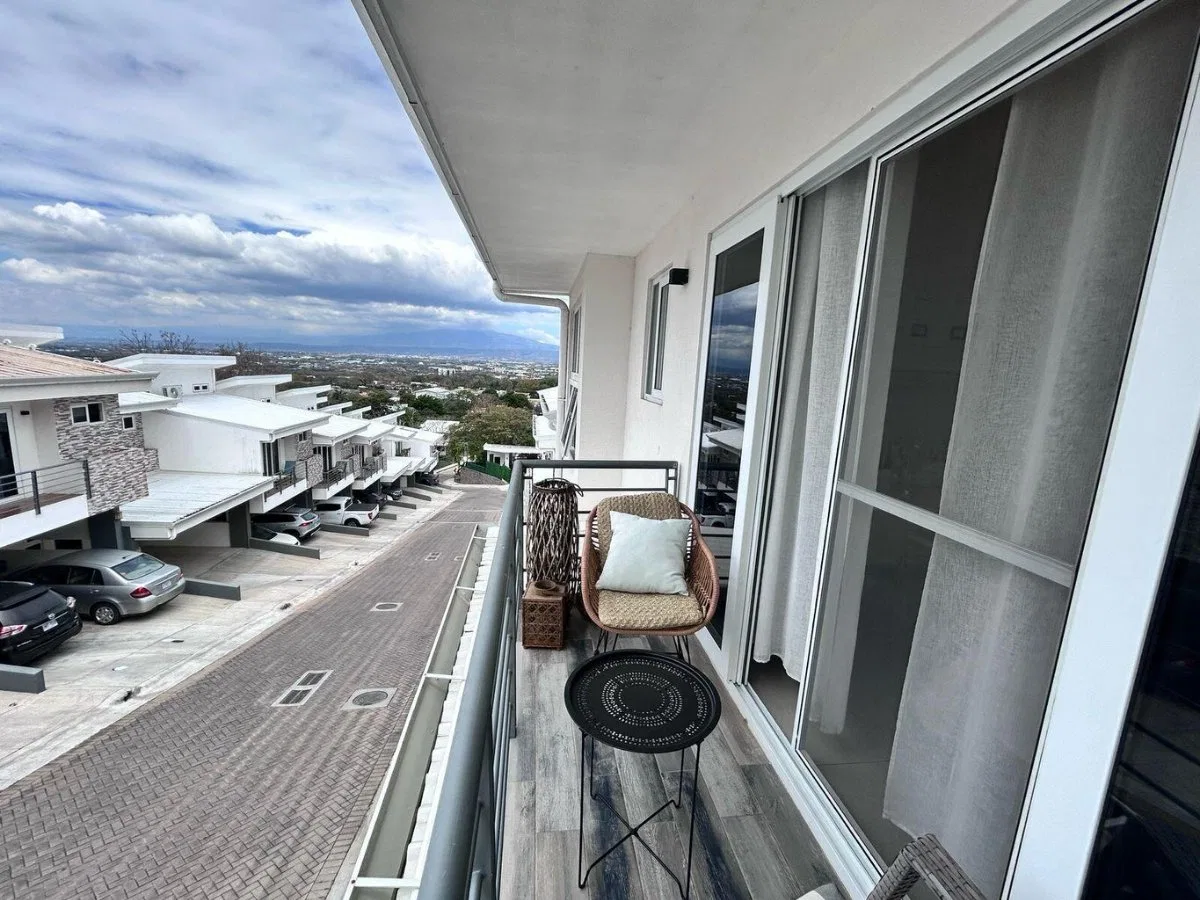 Casa moderna con vista panorámica y amenidades en condominio 25-1400 GS - Venta en Santa Ana
