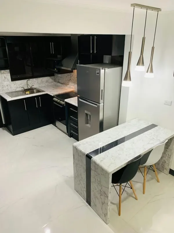 Con baño completo privado , un dormitorio , una cocina, un mini patio y cochera que caben dos carros pequeños, en calle sin salida y muy silencioso con dos parques, uno con cancha de ..., photo 15