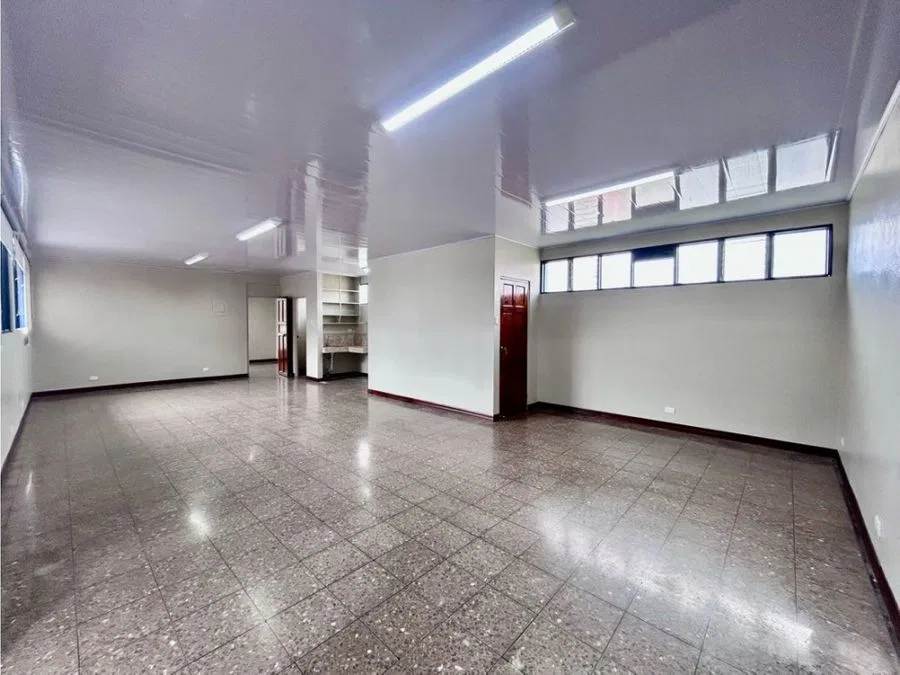 SE ALQUILA BODEGA CON OFICINA EN LA URUCA