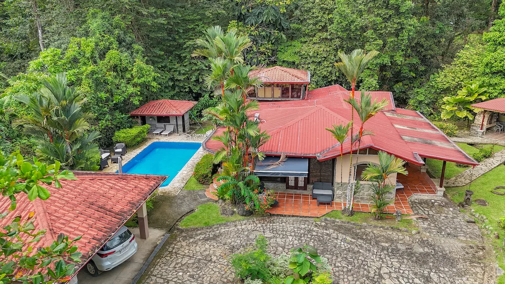 RIVERFRONT PROPERTY WITH 3 BEDROOM HOME AND HUGE GARDEN AREA, photo 2