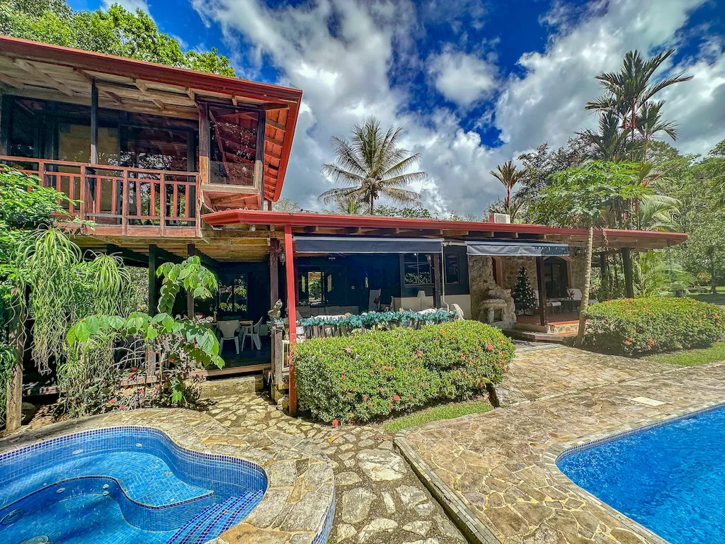 RIVERFRONT PROPERTY WITH 3 BEDROOM HOME AND HUGE GARDEN AREA, photo 12
