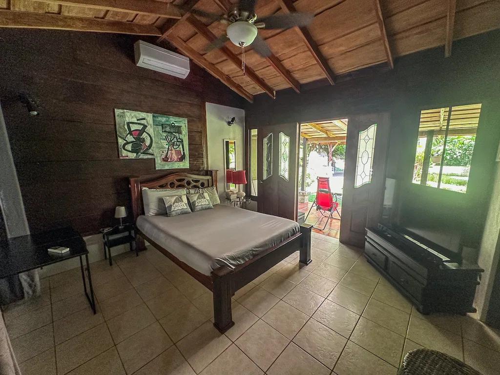 RIVERFRONT PROPERTY WITH 3 BEDROOM HOME AND HUGE GARDEN AREA, photo 19