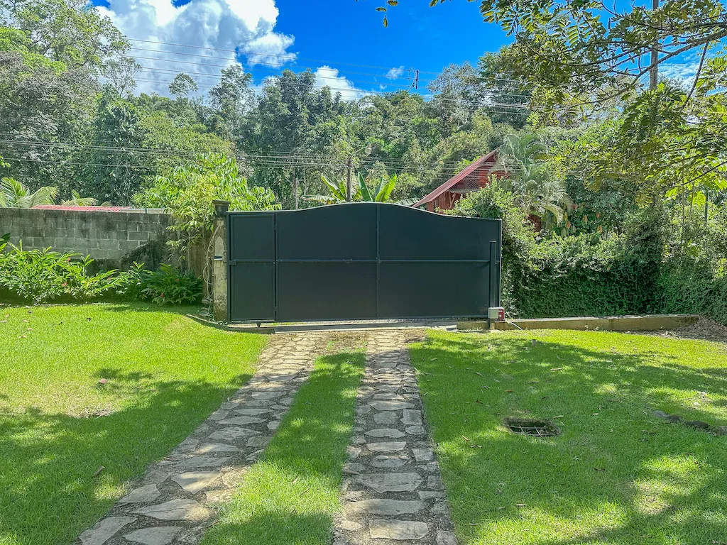 RIVERFRONT PROPERTY WITH 3 BEDROOM HOME AND HUGE GARDEN AREA, photo 6
