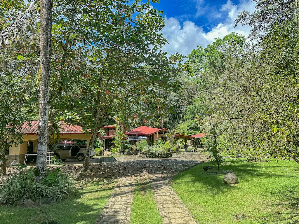 RIVERFRONT PROPERTY WITH 3 BEDROOM HOME AND HUGE GARDEN AREA, photo 8