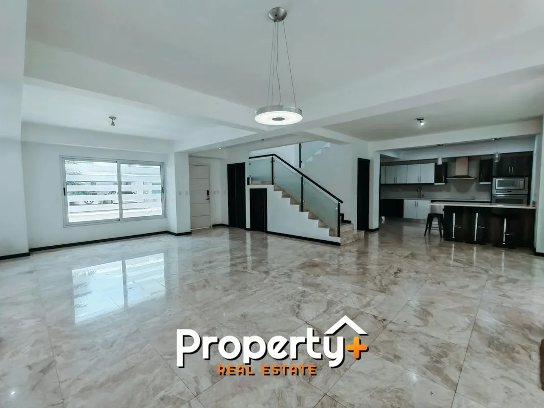 Descubre una residencia diseñada para quienes buscan elegancia, comodidad y un estilo de vida superior. Este Town House de lujo ...