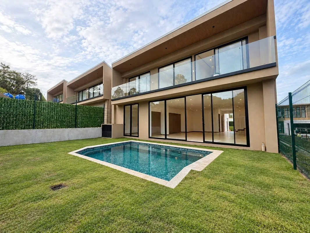 Casa con piscina de lujo en condominio boutique Escazu -HGM