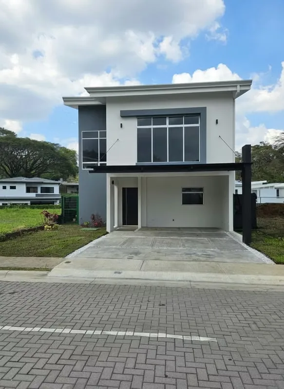 CASA EN ALQUILER EN CONDOMINIO LIV52, BELÉN | 3 HABITACIONES, JARDÍN Y 4 PARQUEOS