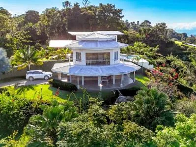 Casa con vista al mar, la selva y la montaña en Ojochal | Entorno selvático protegido, photo 3